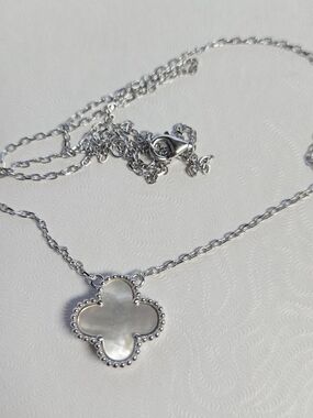 925 Serling Silver Mother-of-Pearl Clover Pendant Necklace 18in Real White Pearl